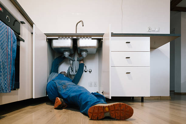 Professional Plumbing technician working in Lindon, CO